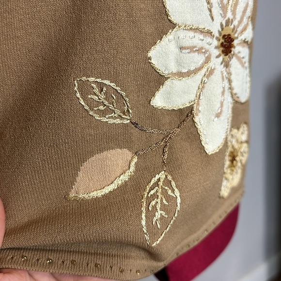 NWOT Alfred Dunner petite short sleeve crew neck embellished floral sweater - Picture 9 of 11